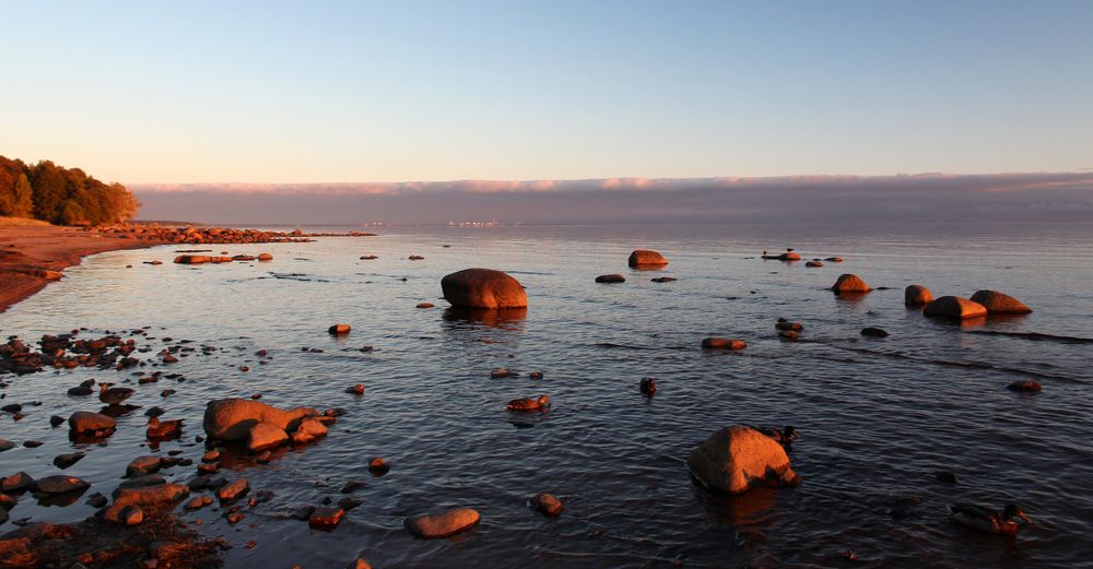 Красные камни