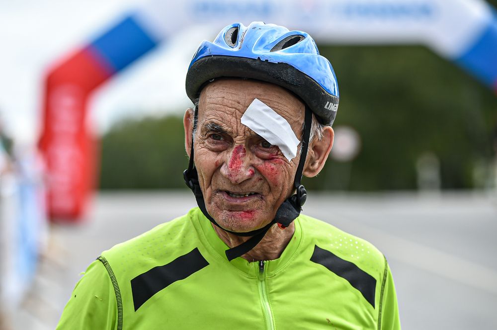 Участник велогонки