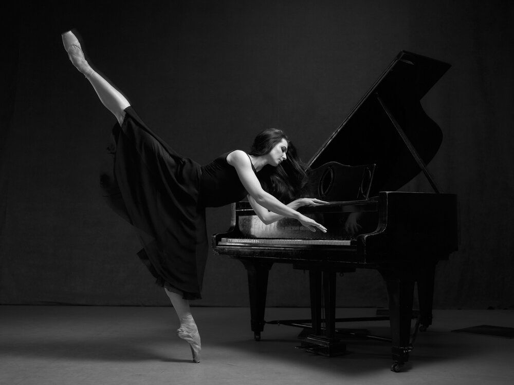 Prima ballet dancer Maria and playing the piano