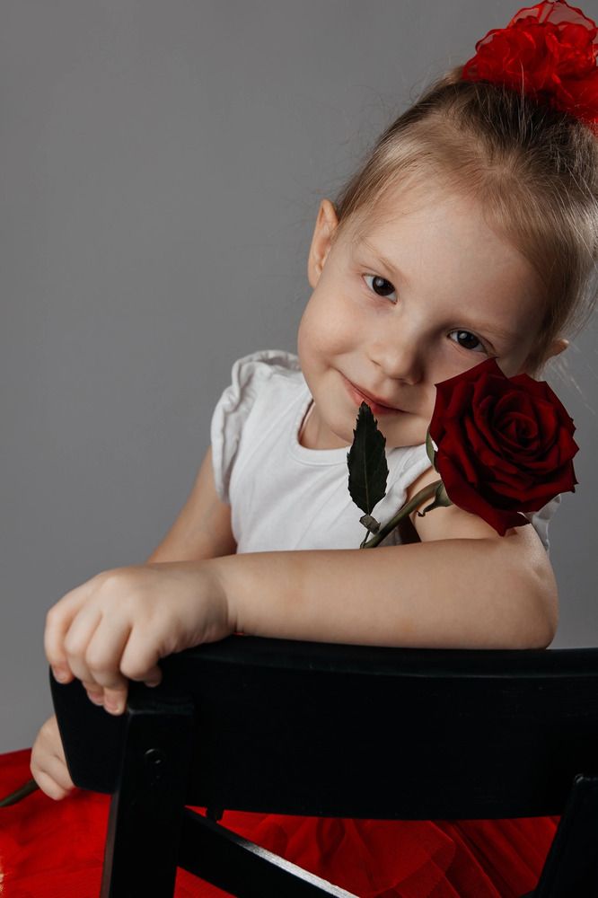 Девочка с розой