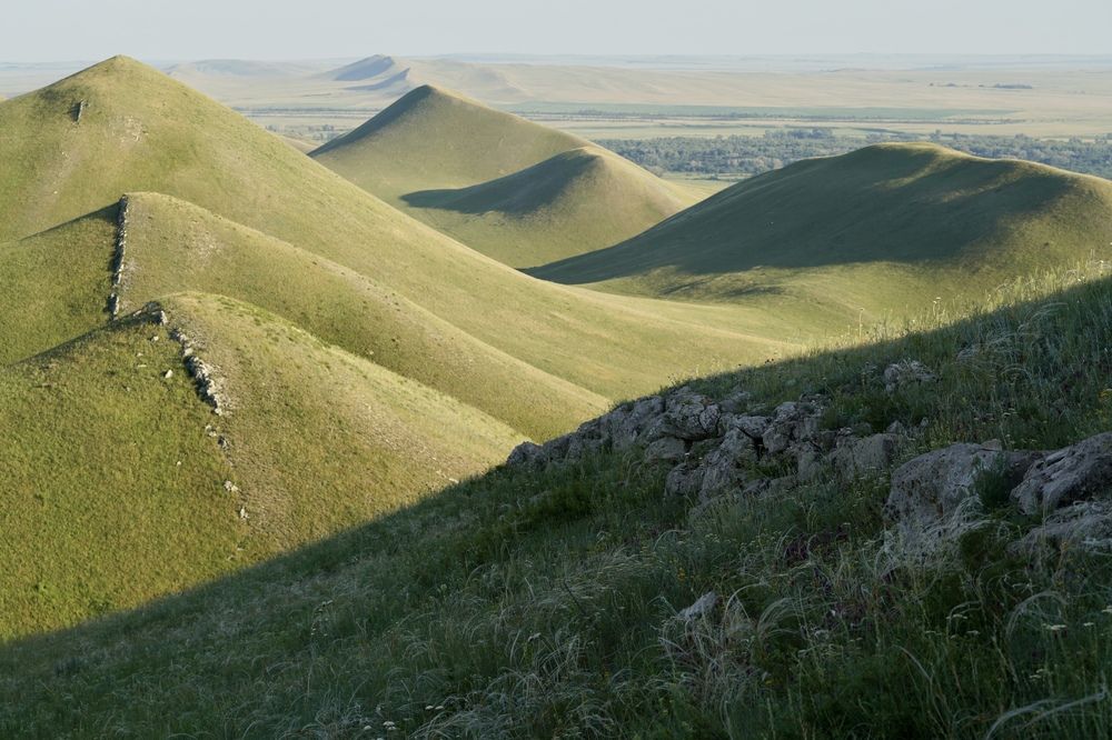 “Dragon back” mountains