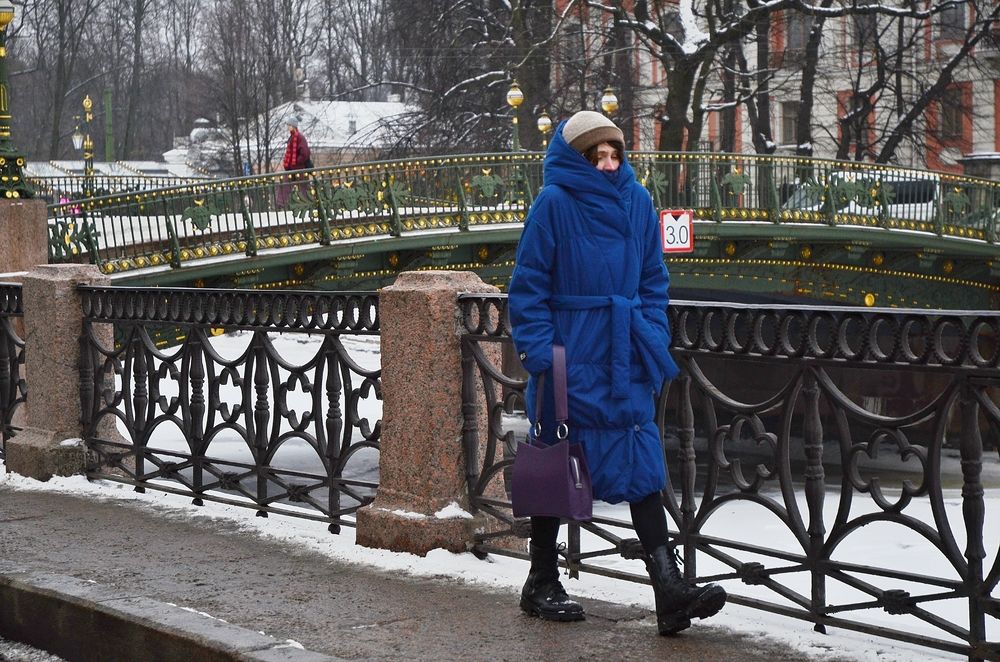 Зябко как-то