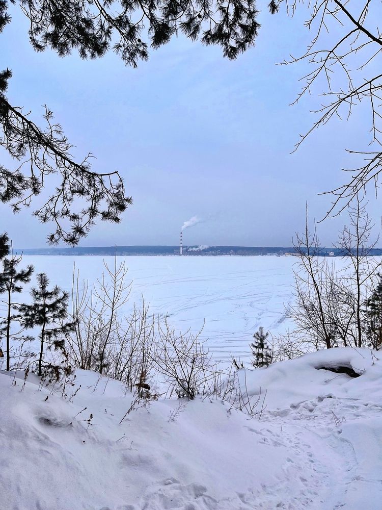 The colors of cold and the breath of civilization