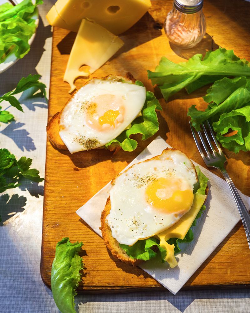 Тосты с яйцами