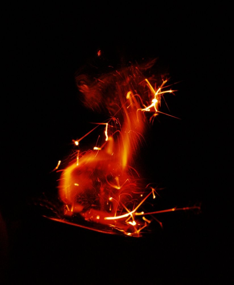 Искры зажигалки