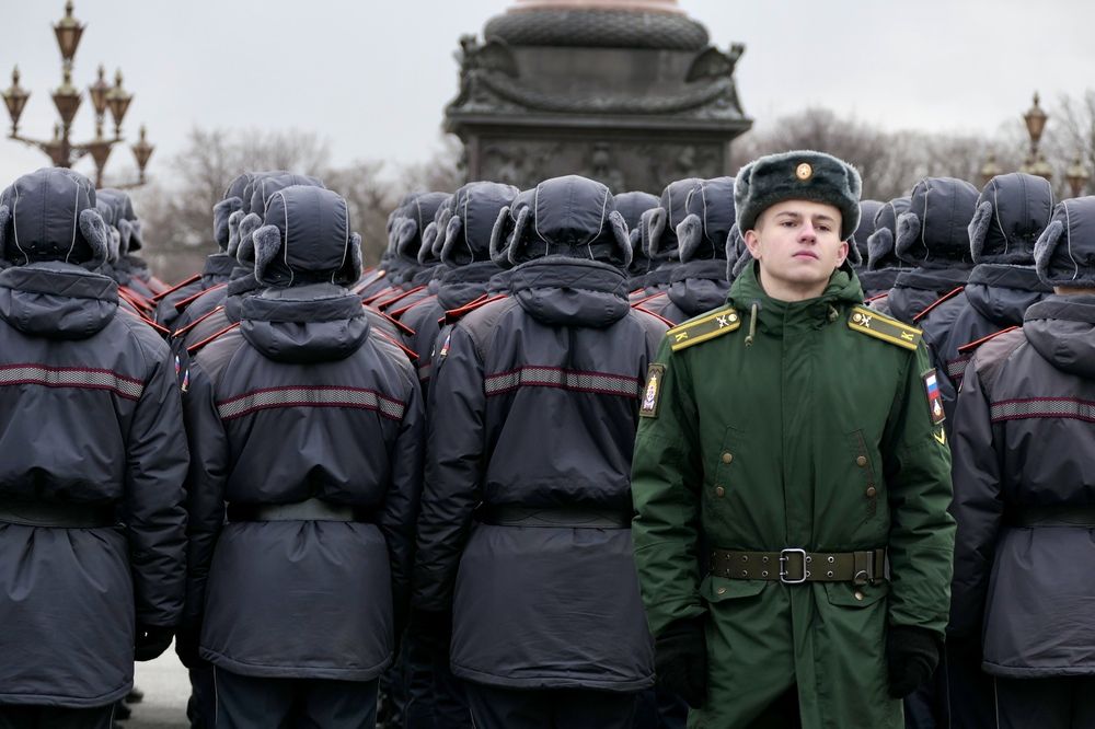 Лишний на параде