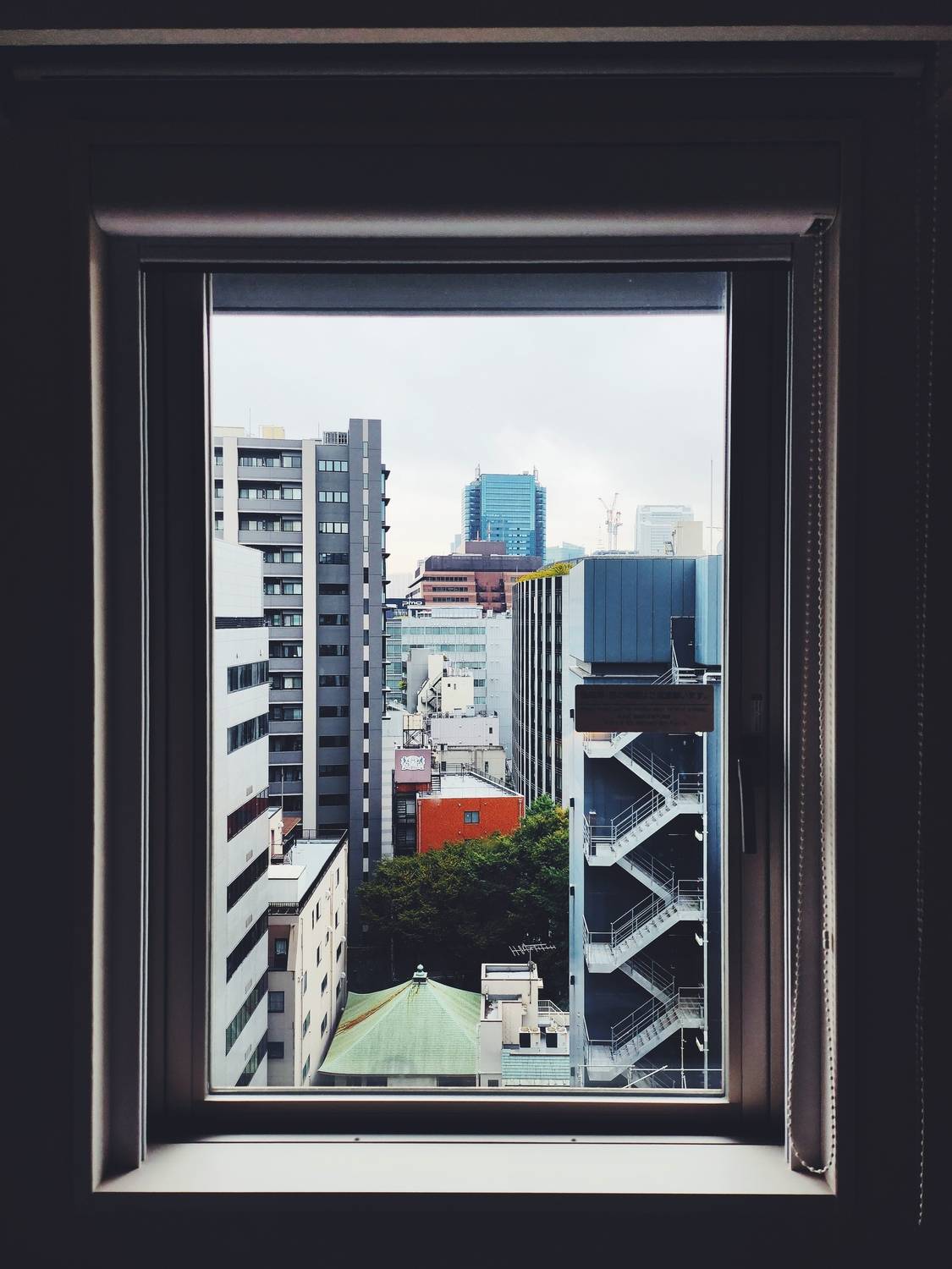 A miniature portal to the metropolis