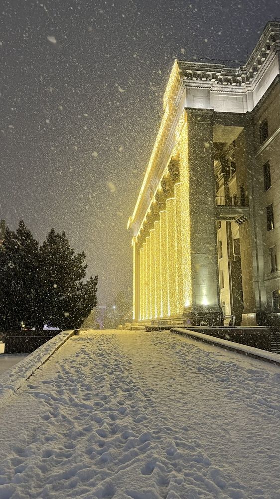 Зимняя сказка Алматы: КБТУ в снежном убранстве