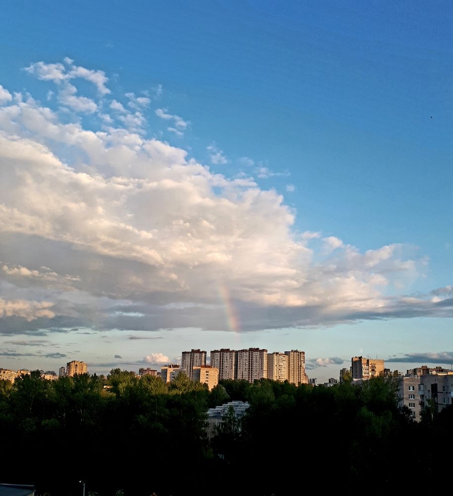 Радуга уходит в облака