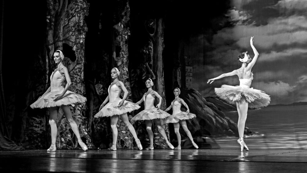 Балет ЛЕБЕДИНОЕ ОЗЕРО.