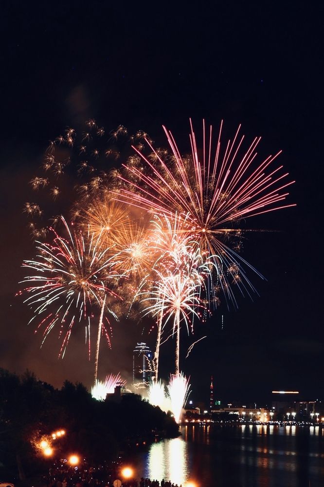 Салют в городе