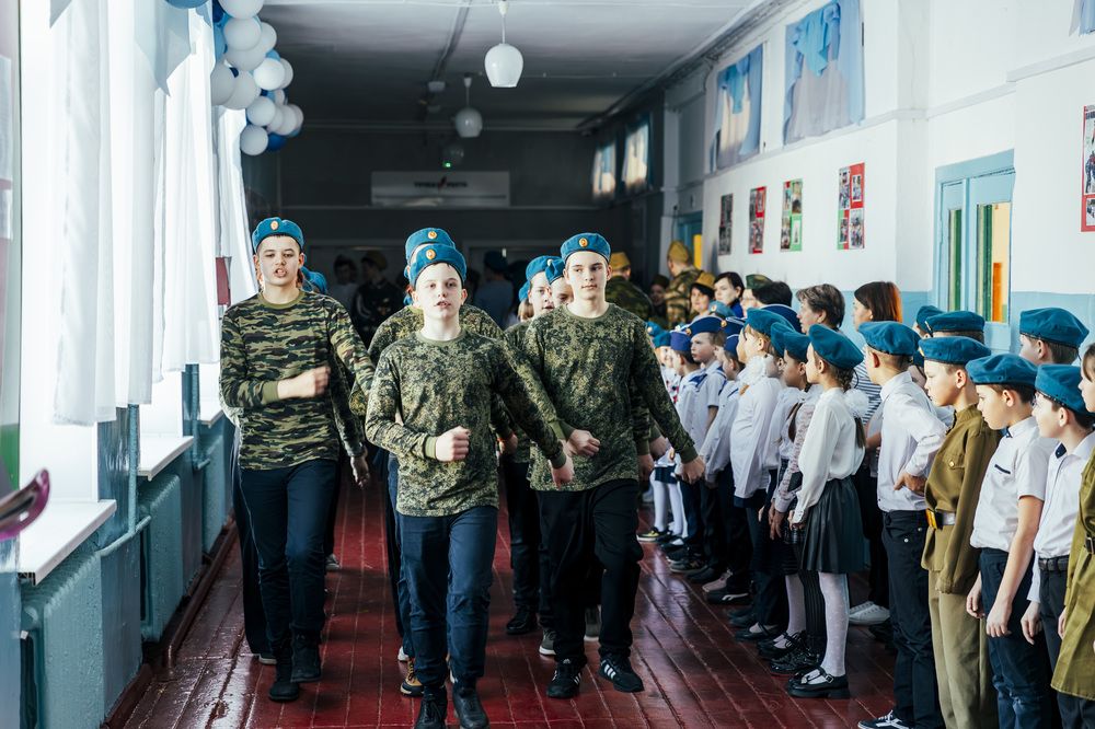 Серьёзные парни.