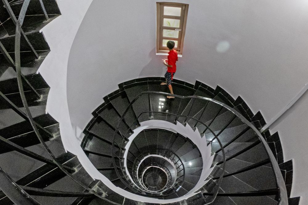 Climbing the golden spiral