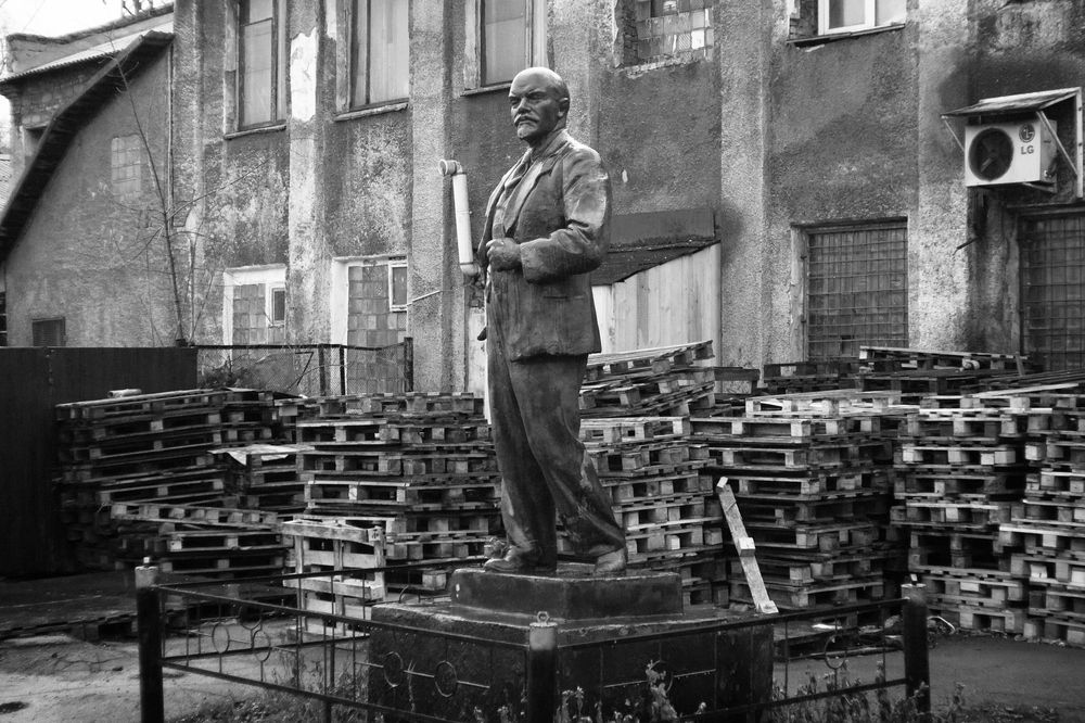 Коммунизм пустых поддонов.