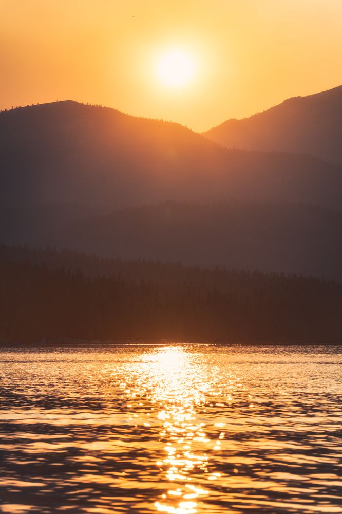Sunset in Siskiyou lake