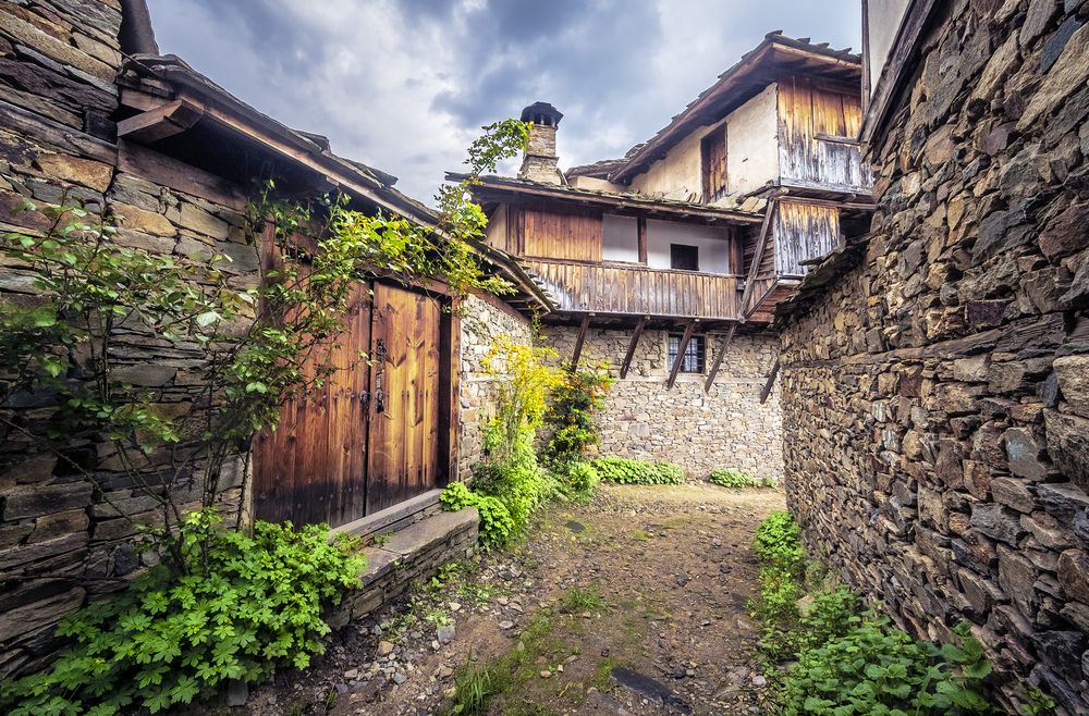 Photograph by Stefan Hopteriev