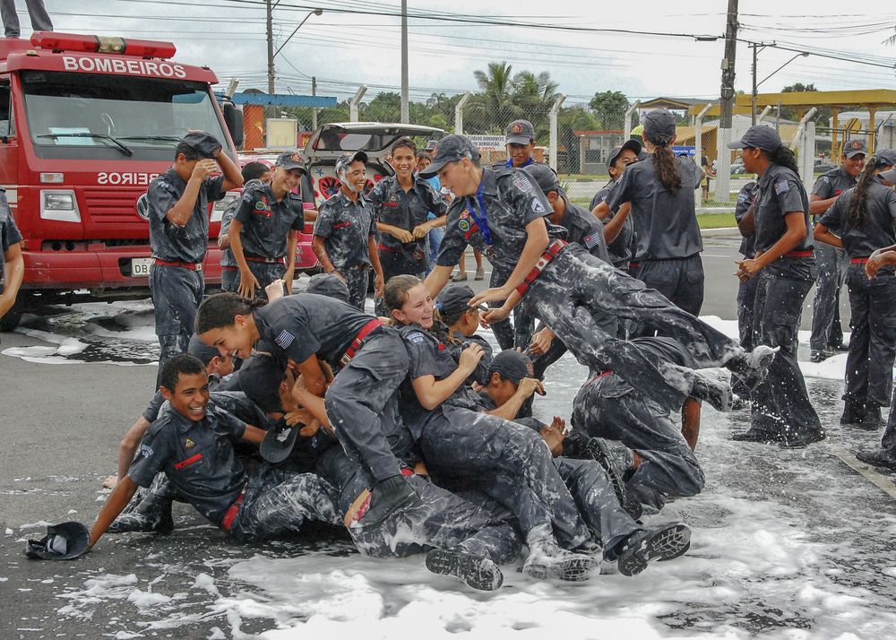 Formatura dos bombeiros mirins