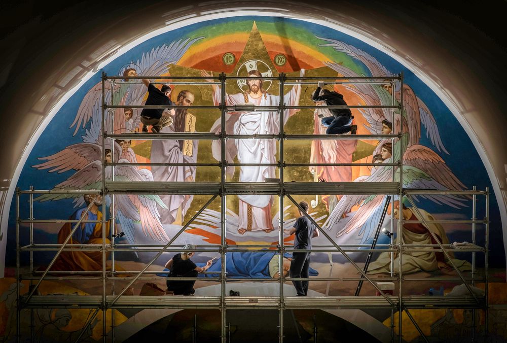 Роспись под куполом Спасо-Преображенского собора на высоте 30 м