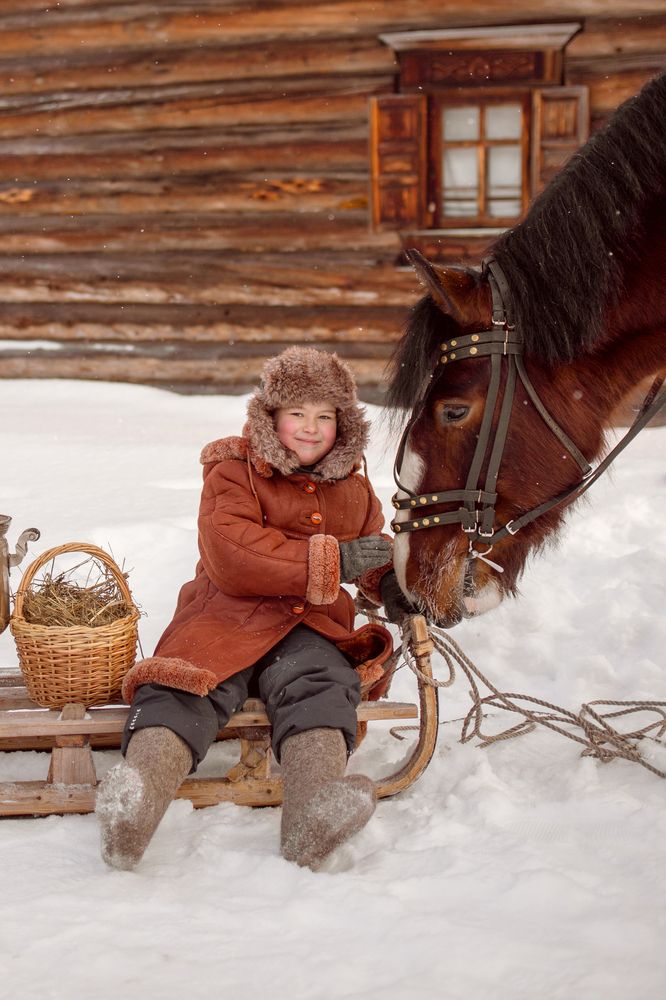 Десткая фотосессия в деревенском стиле с лошадью