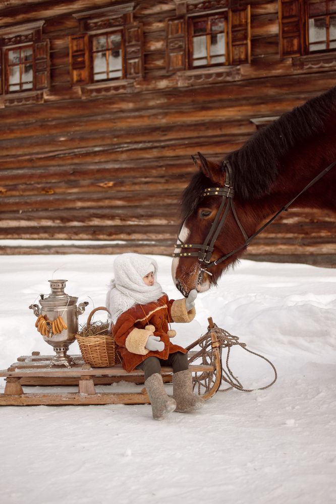Детская фотосессия с лошадью в музее Малых Карел