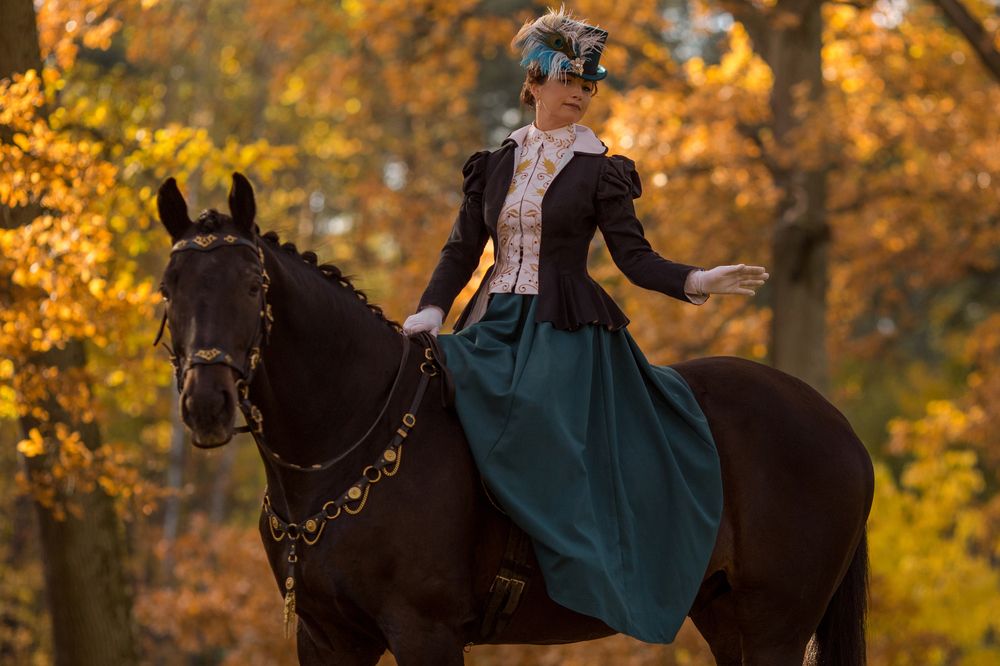 Фотосессия с лошадью у вокзала Новый Петергоф