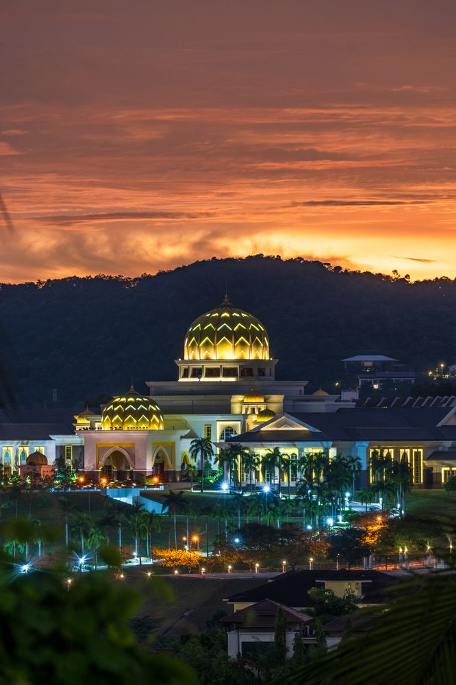 Orange Twilight, Palace Lights