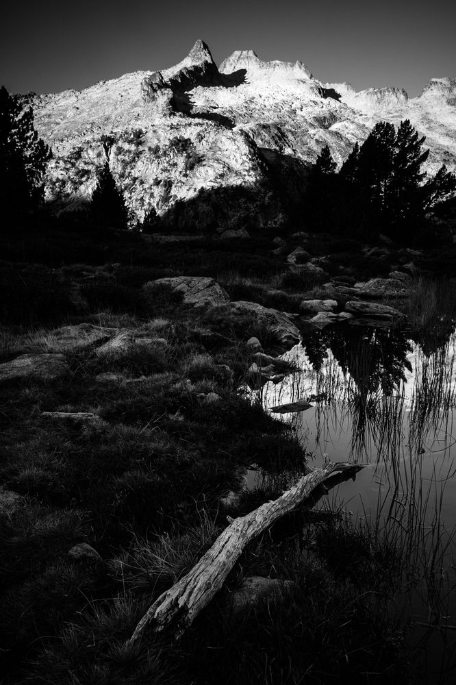 First sunlight on the Pic de Néouvielle