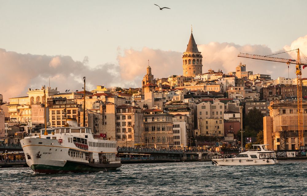 Стамбул. Галата в закатном свете