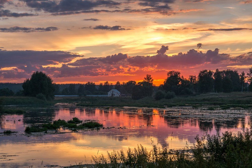 Закат на реке Воря