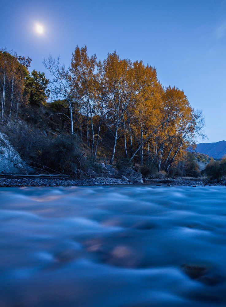 Осень в долине горной реки