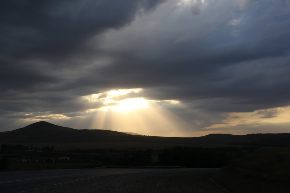 Пробиваясь сквозь тучи