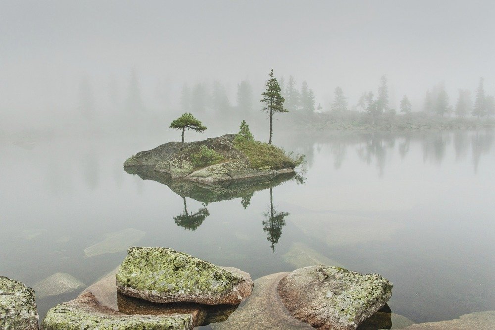 в тумане плавал островок