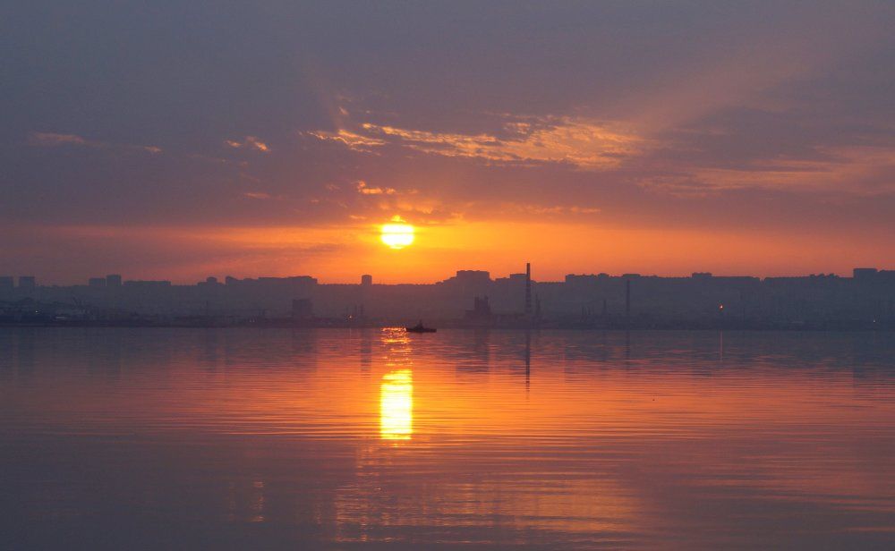 « Приятно думать, что когда мы, наконец, устаем от этого мира, существует еще восход солнца. » Энн Райс