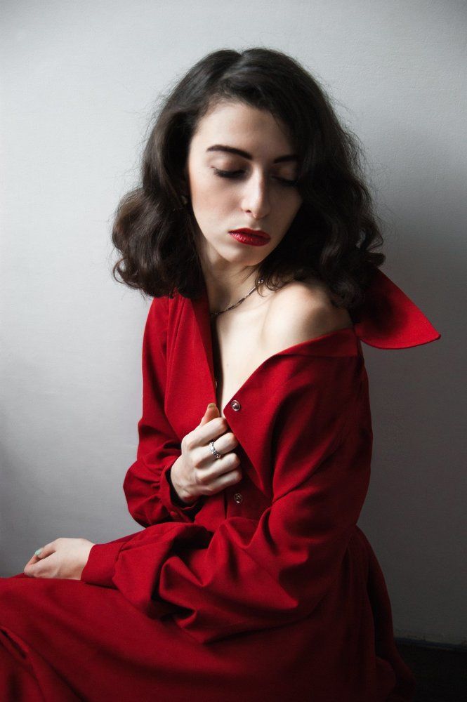 Красное платье