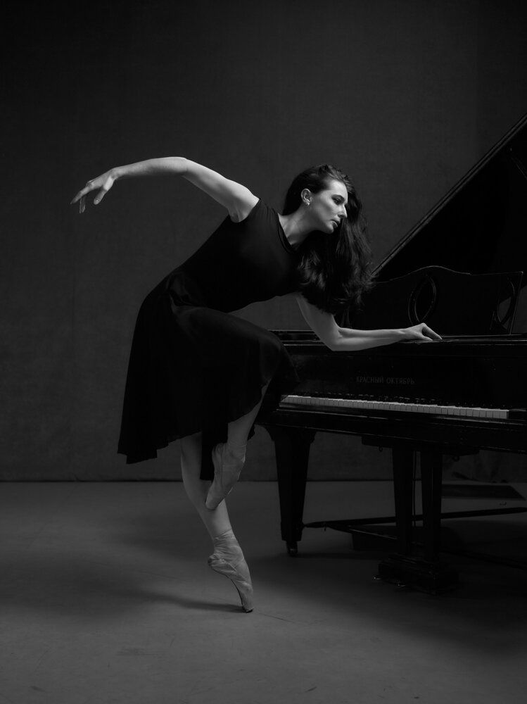 Prima ballet dancer Maria and dance with a piano