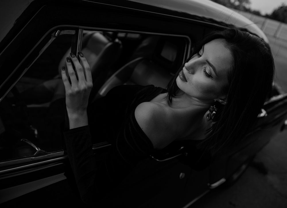 lady in car