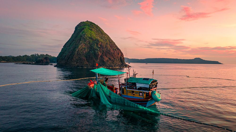 Breathtaking net-fishing moments