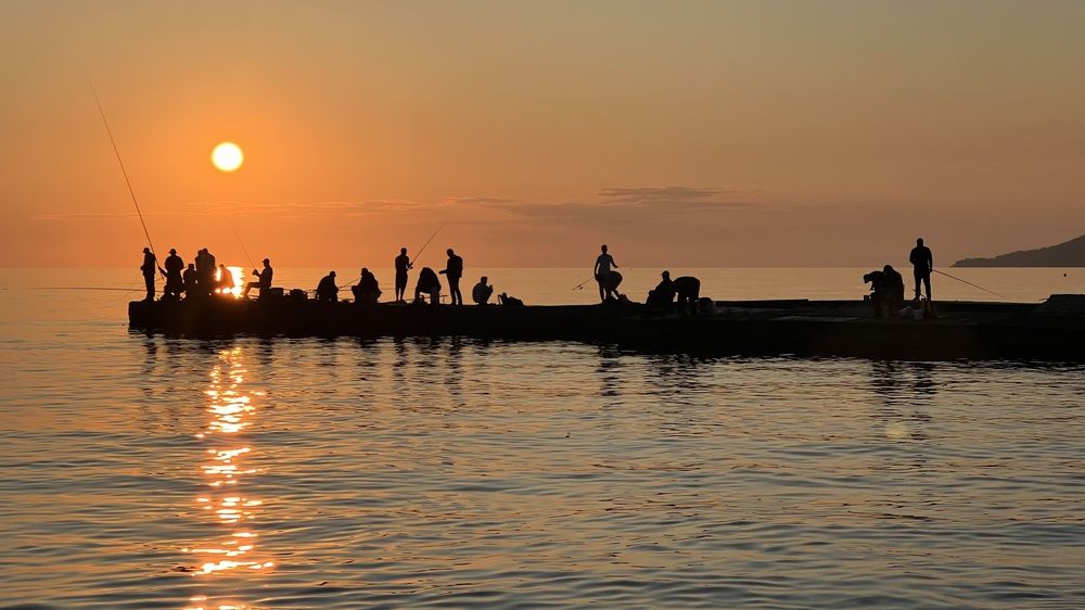 Рыбаки на закате
