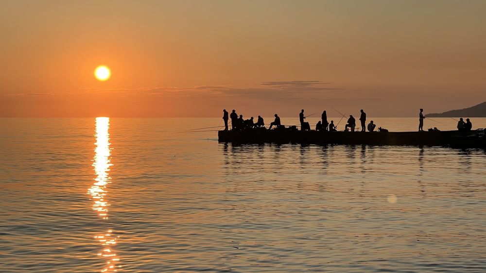 Рыбаки на закате
