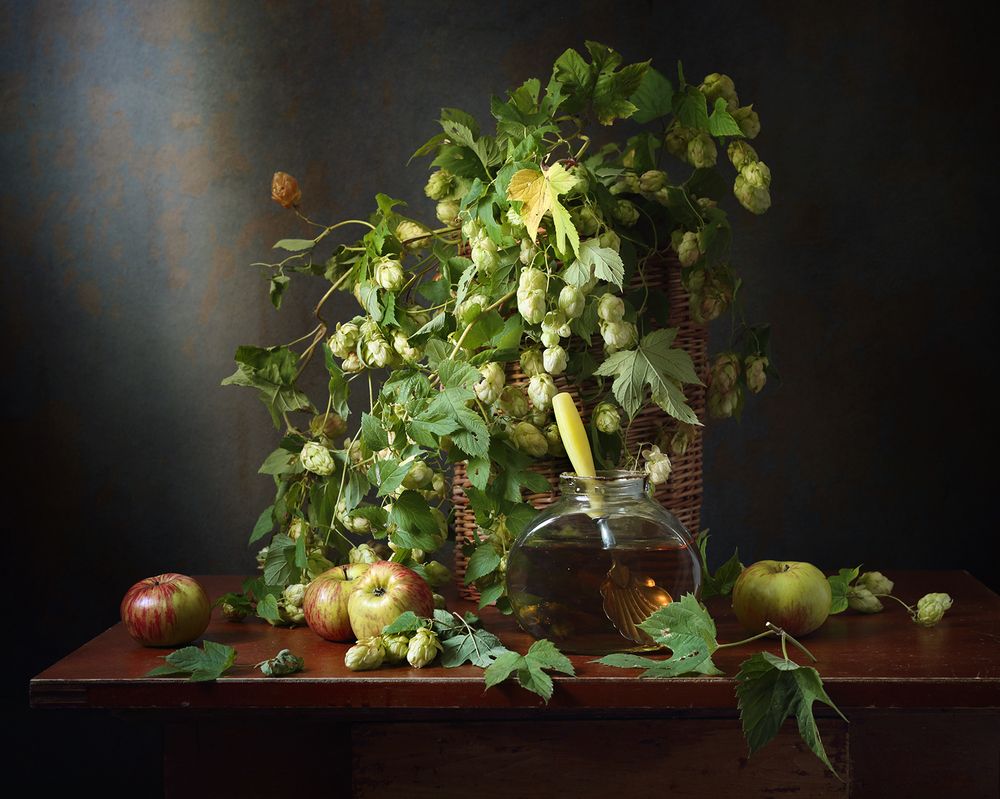 Дачные зарисовки с хмелем и яблоками