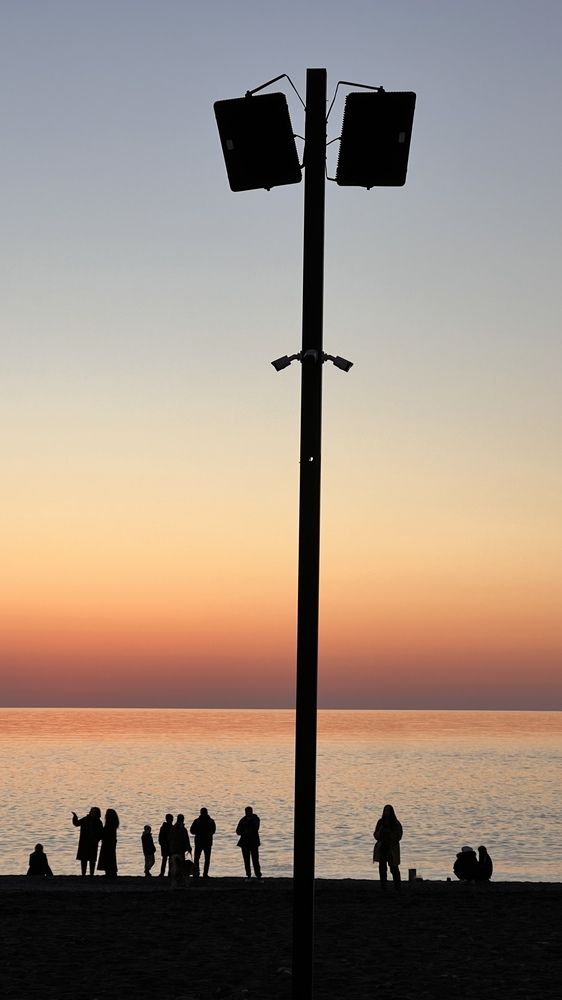 Закат. Море. Фонарь