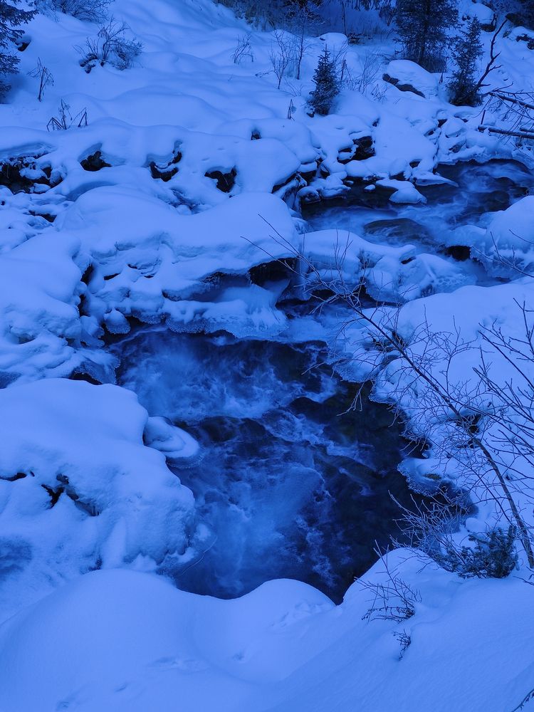 Синий огонь горной реки