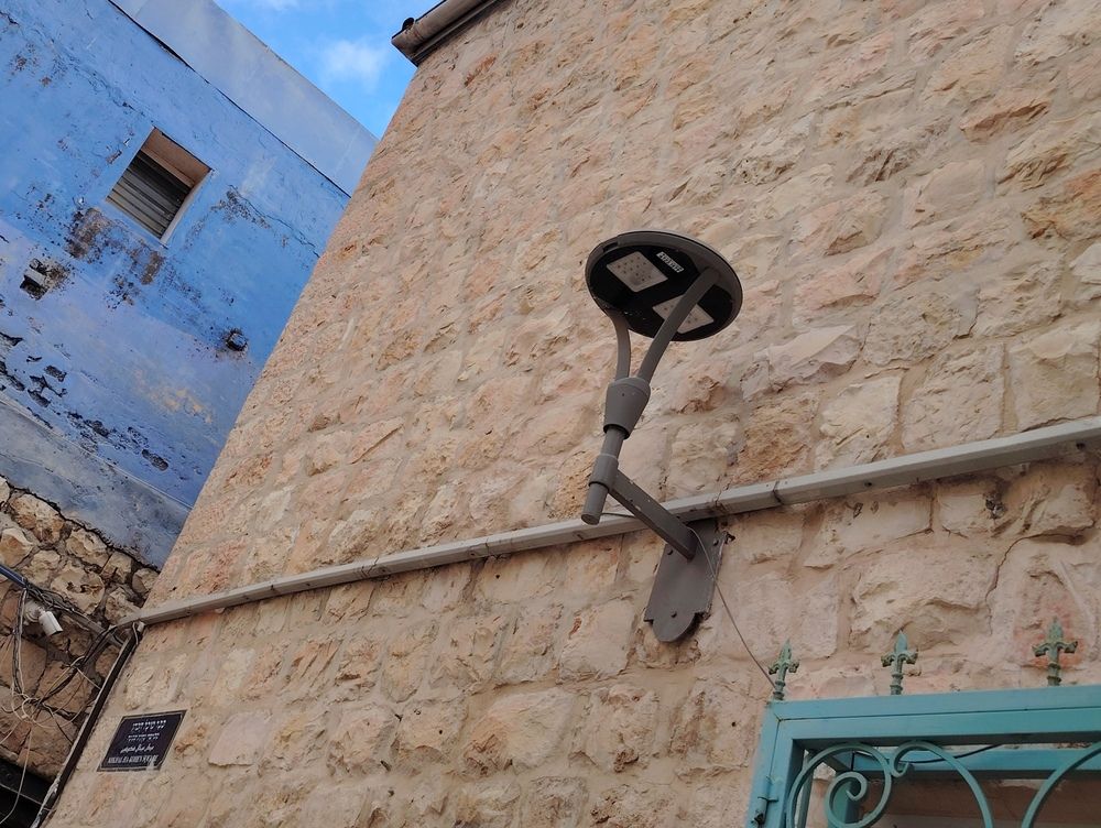 Стены и окна  Walls and windows