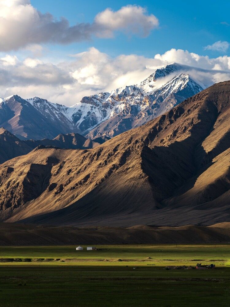 The mountain peak under the slanting sun