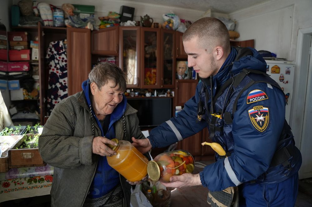 Добровольцы ВСКС оказывают помощь жителям Курганской области, где произошло ЧС