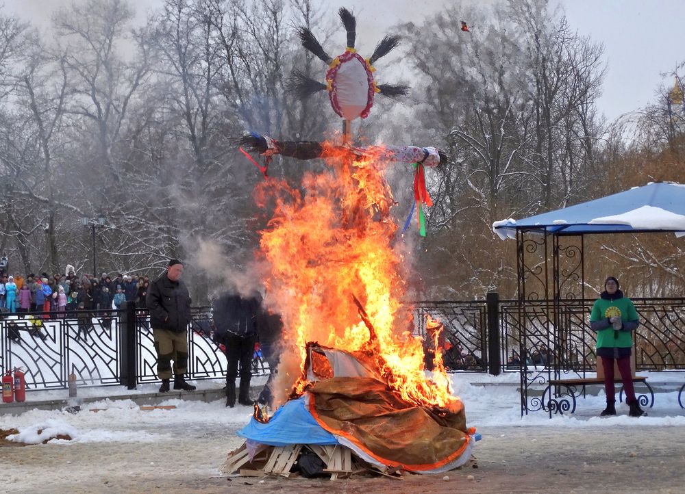 Сжигании чучела Масленицы