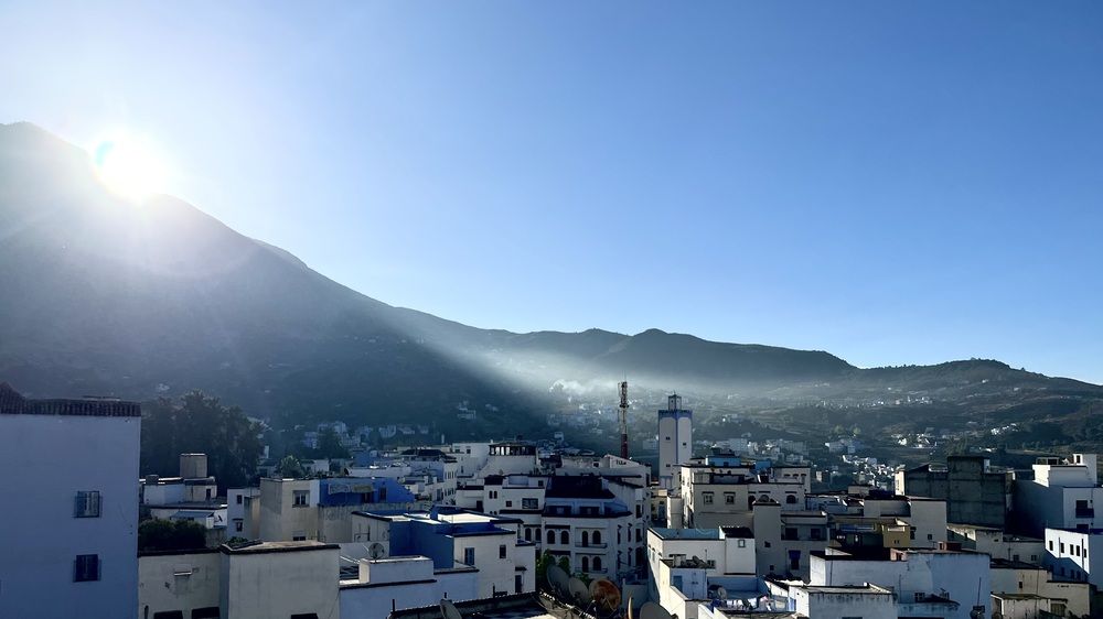 Город просыпается