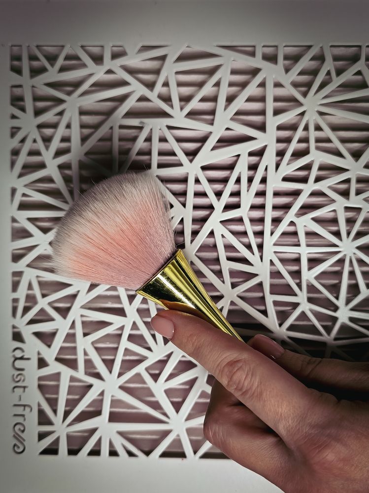 Рабочие будни мастера по маникюру