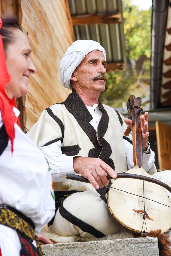 The man with lauth from kosovo