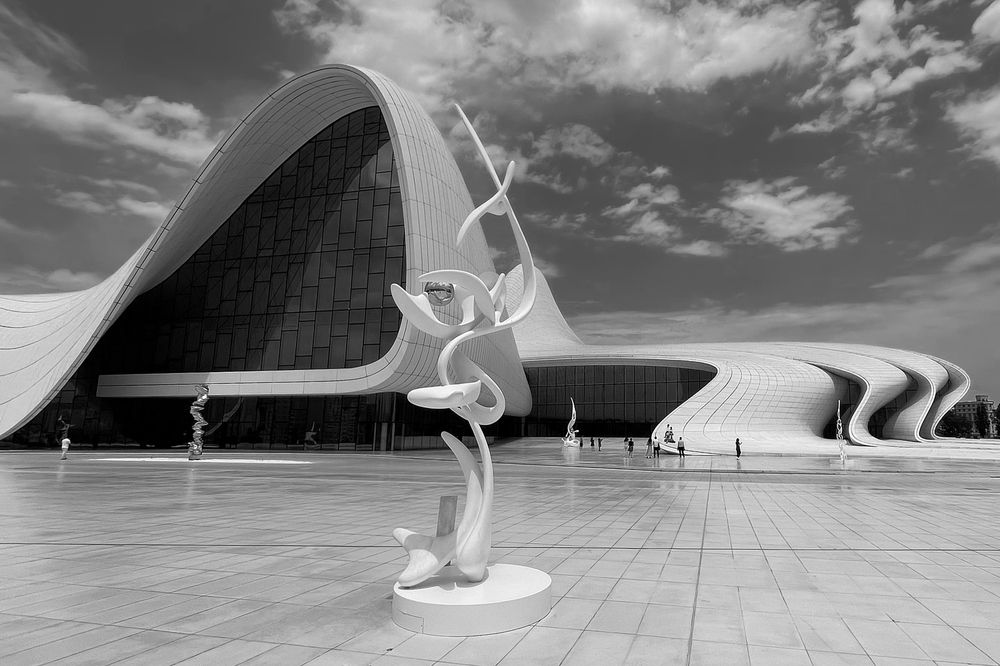 В бесконечном пространстве